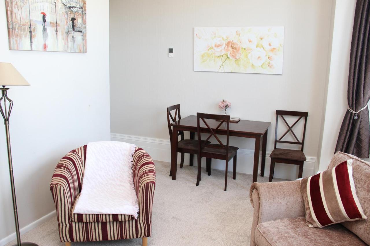 Parterre Holiday Apartments Sandown Exterior photo