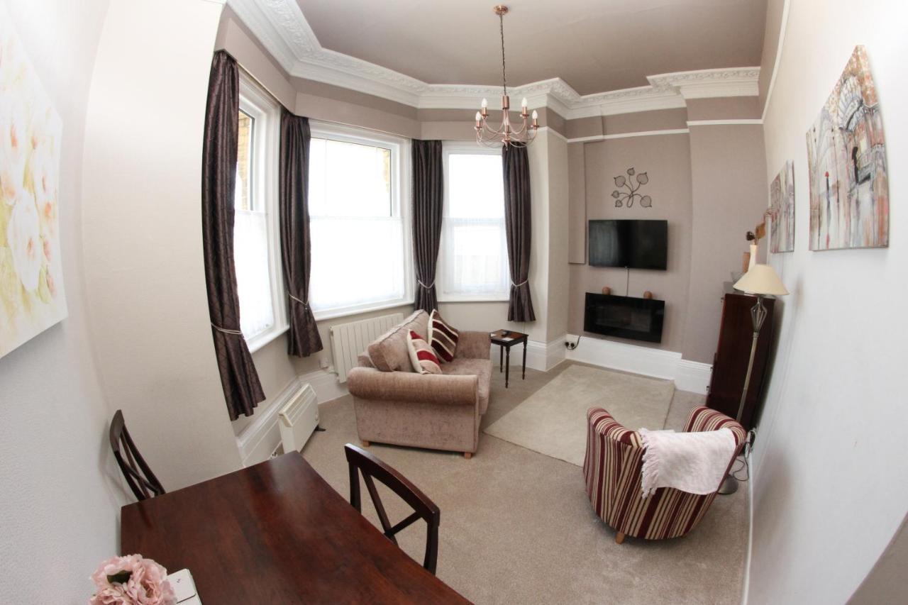 Parterre Holiday Apartments Sandown Exterior photo