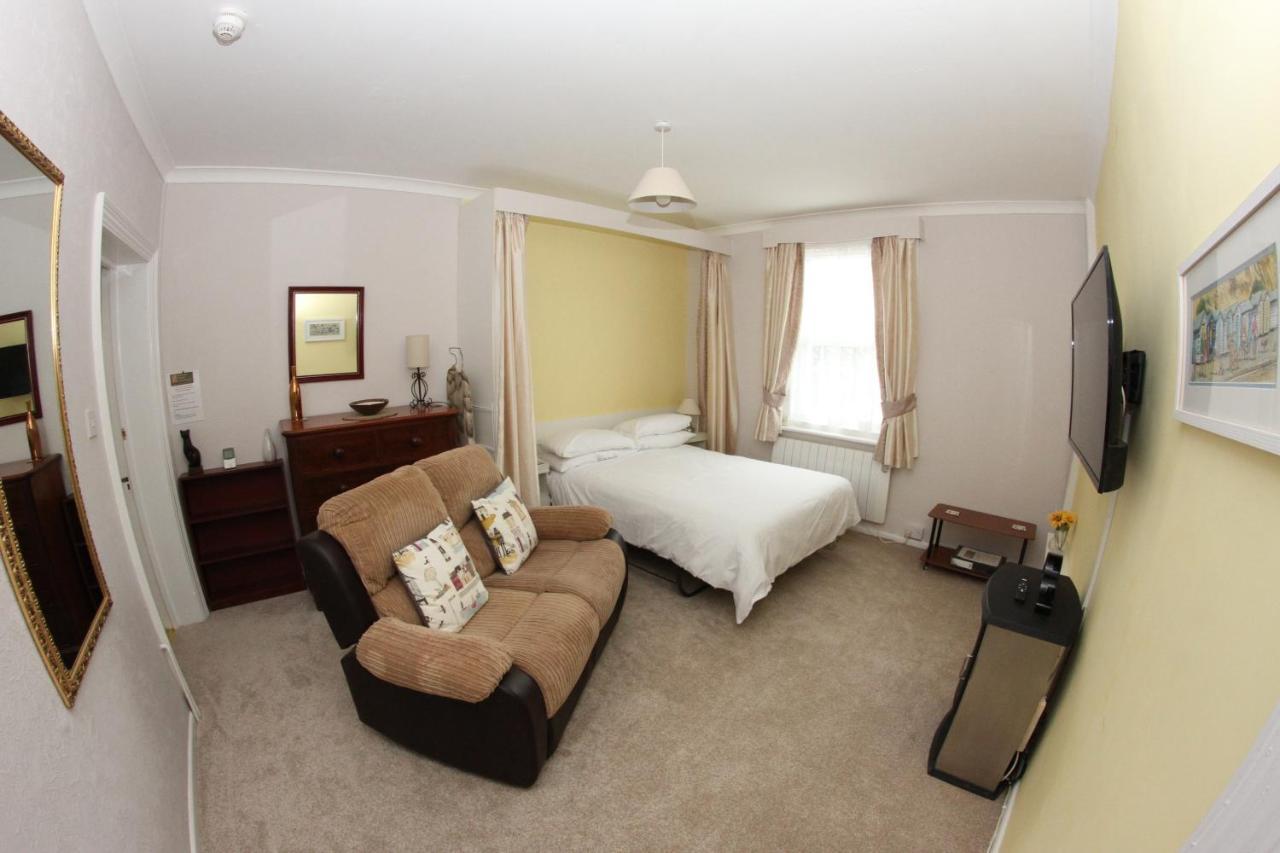Parterre Holiday Apartments Sandown Exterior photo